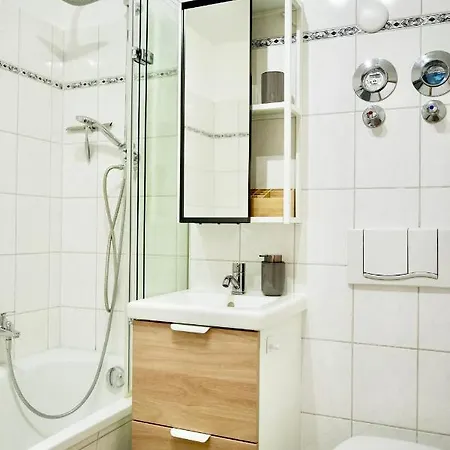 Stadtfeldnest - Boxspringbett - Waschmaschine - 55 Zoll Smart-tv - Netflix Inklusive - Arbeitsplatz