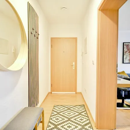 Stadtfeldnest - Boxspringbett - Waschmaschine - 55 Zoll Smart-tv - Netflix Inklusive - Arbeitsplatz Apartment *