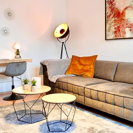 Stadtfeldnest - Boxspringbett - Waschmaschine - 55 Zoll Smart-tv - Netflix Inklusive - Arbeitsplatz Apartment *