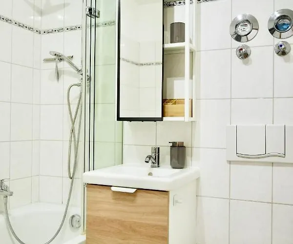 Stadtfeldnest - Boxspringbett - Waschmaschine - 55 Zoll Smart-tv - Smart-tv - Arbeitsplatz